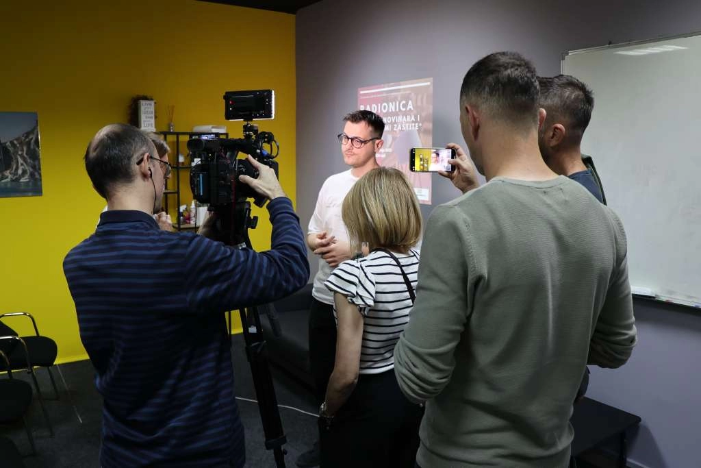 Treba stvoriti okruženje u kojem se nasilje i pritisak na novinare procesuiraju i osuđuju- radionica
